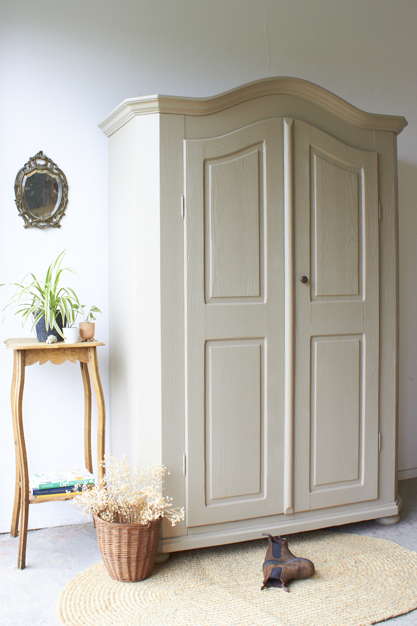 10920-1--klassieke-houten-tweedeurs-kast-in-amandel--01