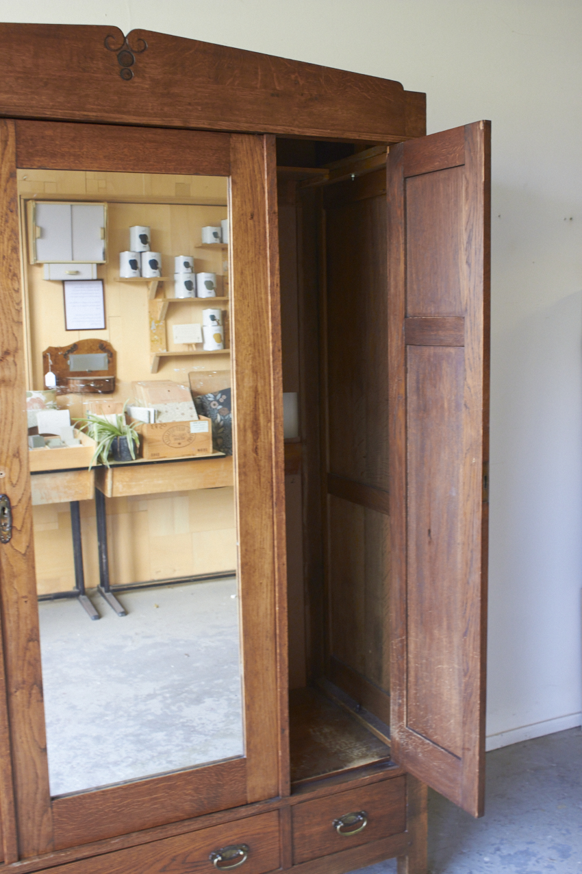 10948---Demontabele-drie-deurs-spiegelkast e---Firma-Zoethout-013