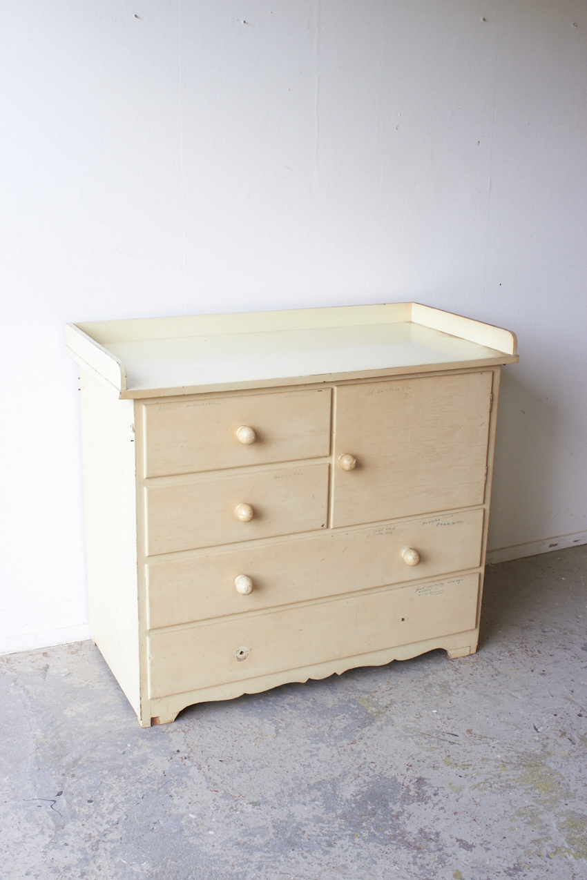 2576---Vintage-commode-met lades en deurtje---Firma-Zoethout-02