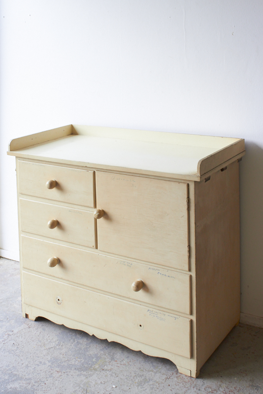 2576---Vintage-commode-met lades en deurtje---Firma-Zoethout-05