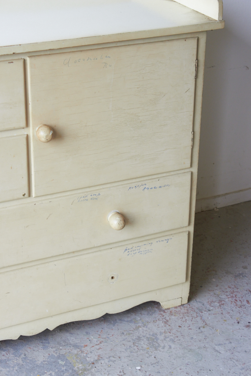 2576---Vintage-commode-met lades en deurtje---Firma-Zoethout-06