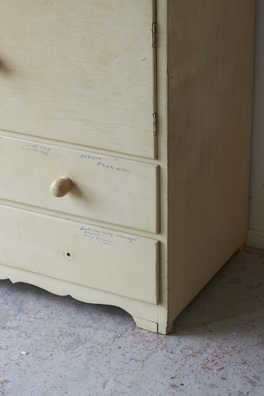 2576---Vintage-commode-met lades en deurtje---Firma-Zoethout-07