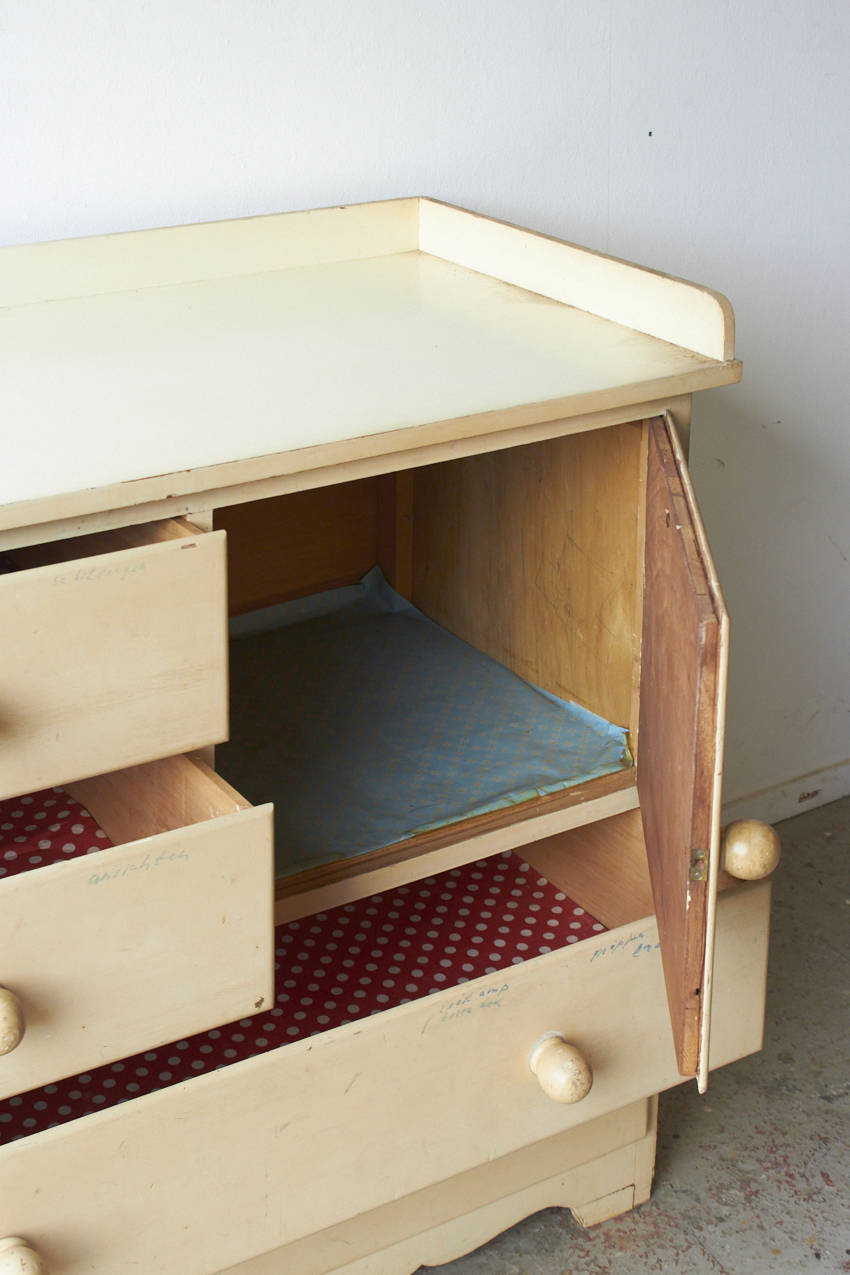 2576---Vintage-commode-met lades en deurtje---Firma-Zoethout-08
