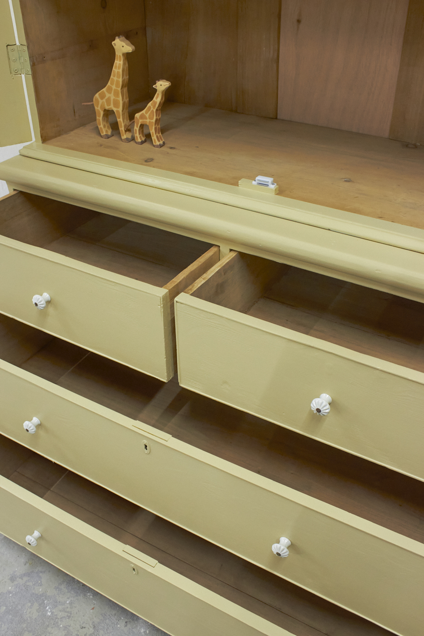 10947-1---Vintage-hoge-buffetkast-met-veel-lades---Firma-Zoethout-011