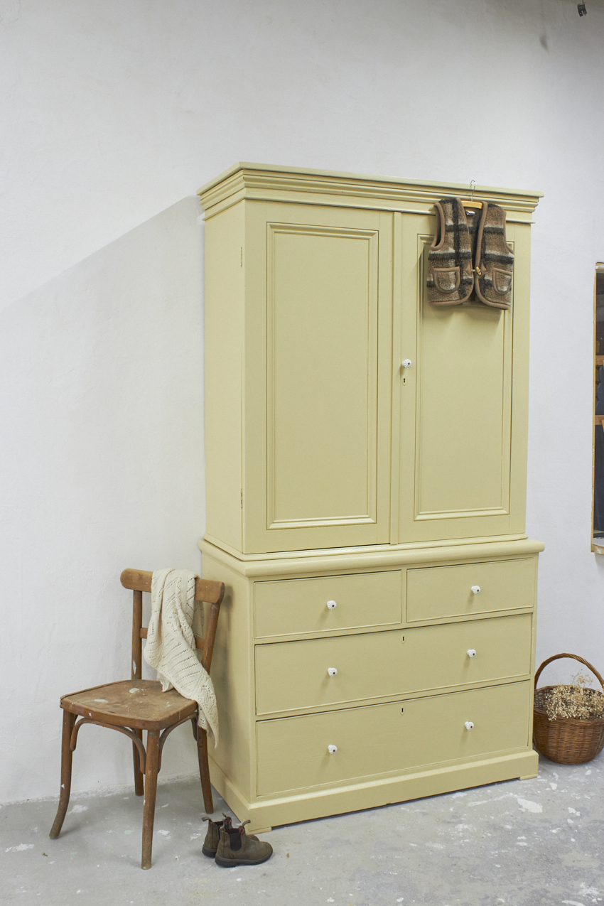 10947-1---Vintage-hoge-buffetkast-met-veel-lades---Firma-Zoethout-02