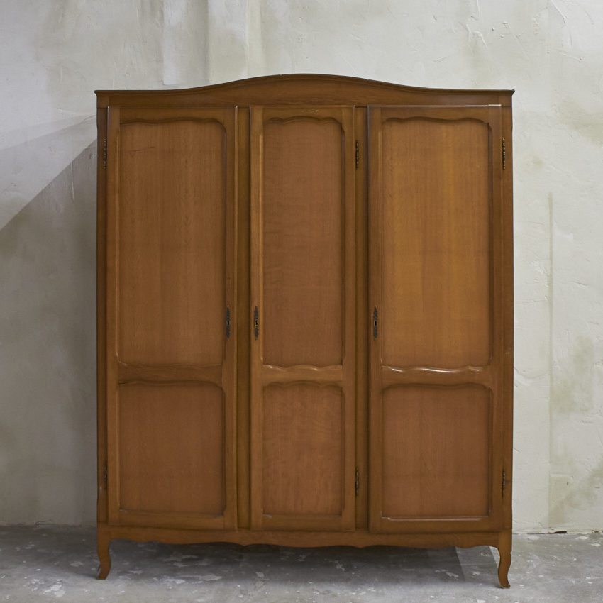 10955 vintage demontabele kast met drie deuren