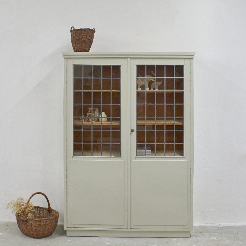 10983-Vintage-vitrine-kast-in-Linnen-kleur-Firma-Zoethout-00