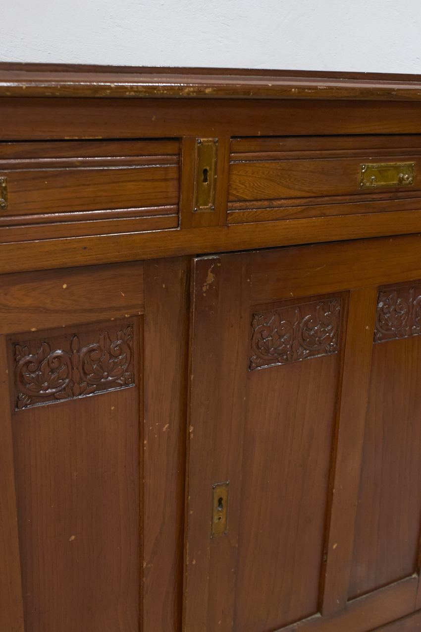 2587---Vintage-houten-commode-met-houtsnijwerk---Firma-Zoethout-06