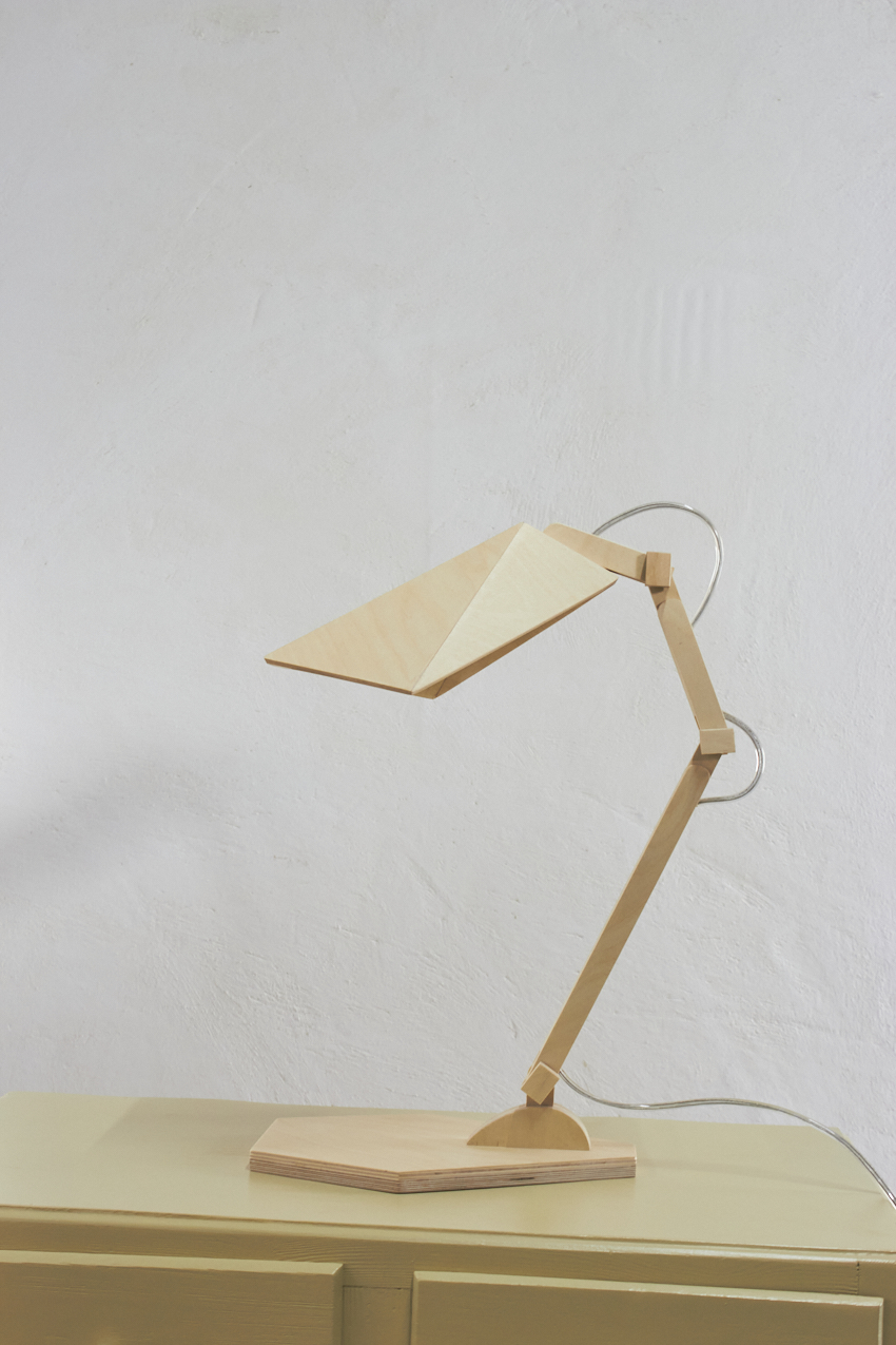 HW9117 - tafellamp van berkenhout -02