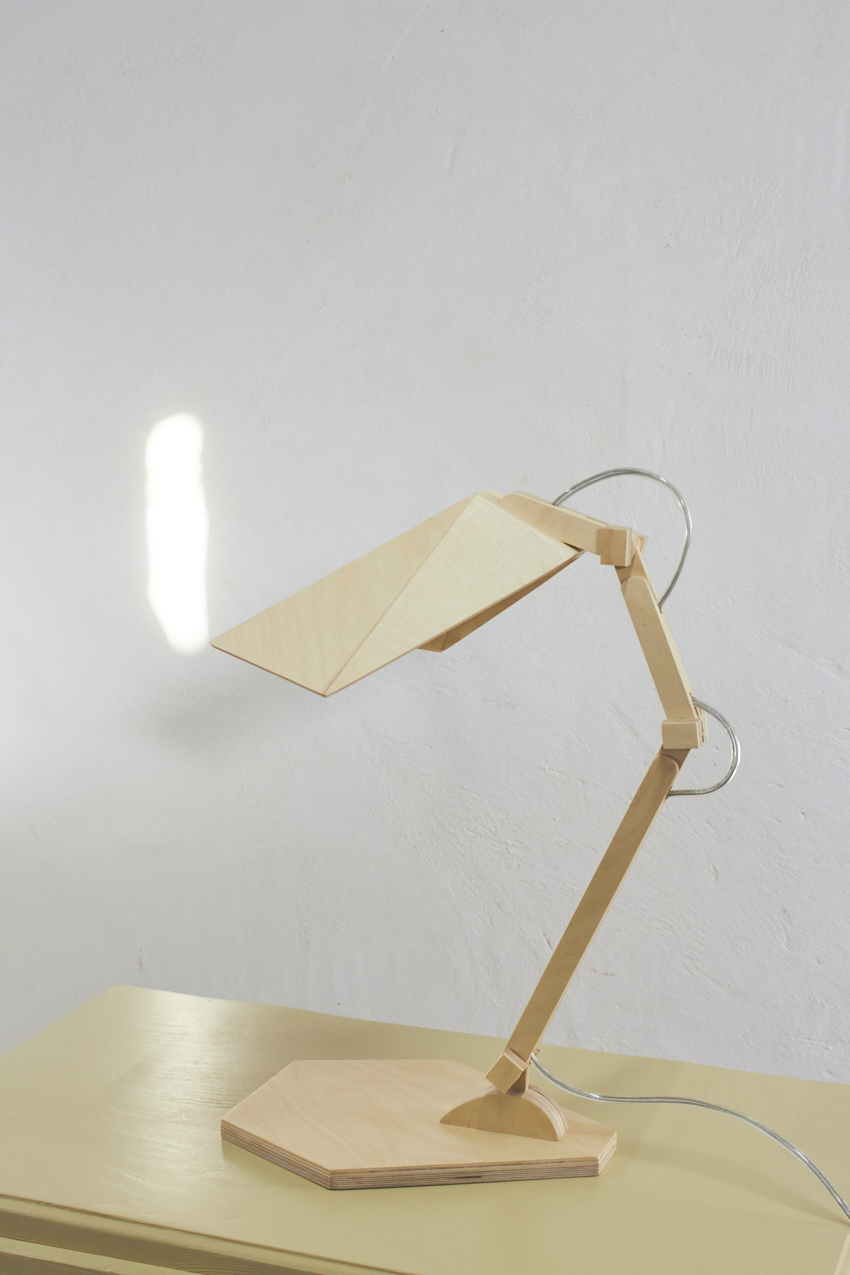 HW9117 - tafellamp van berkenhout -04