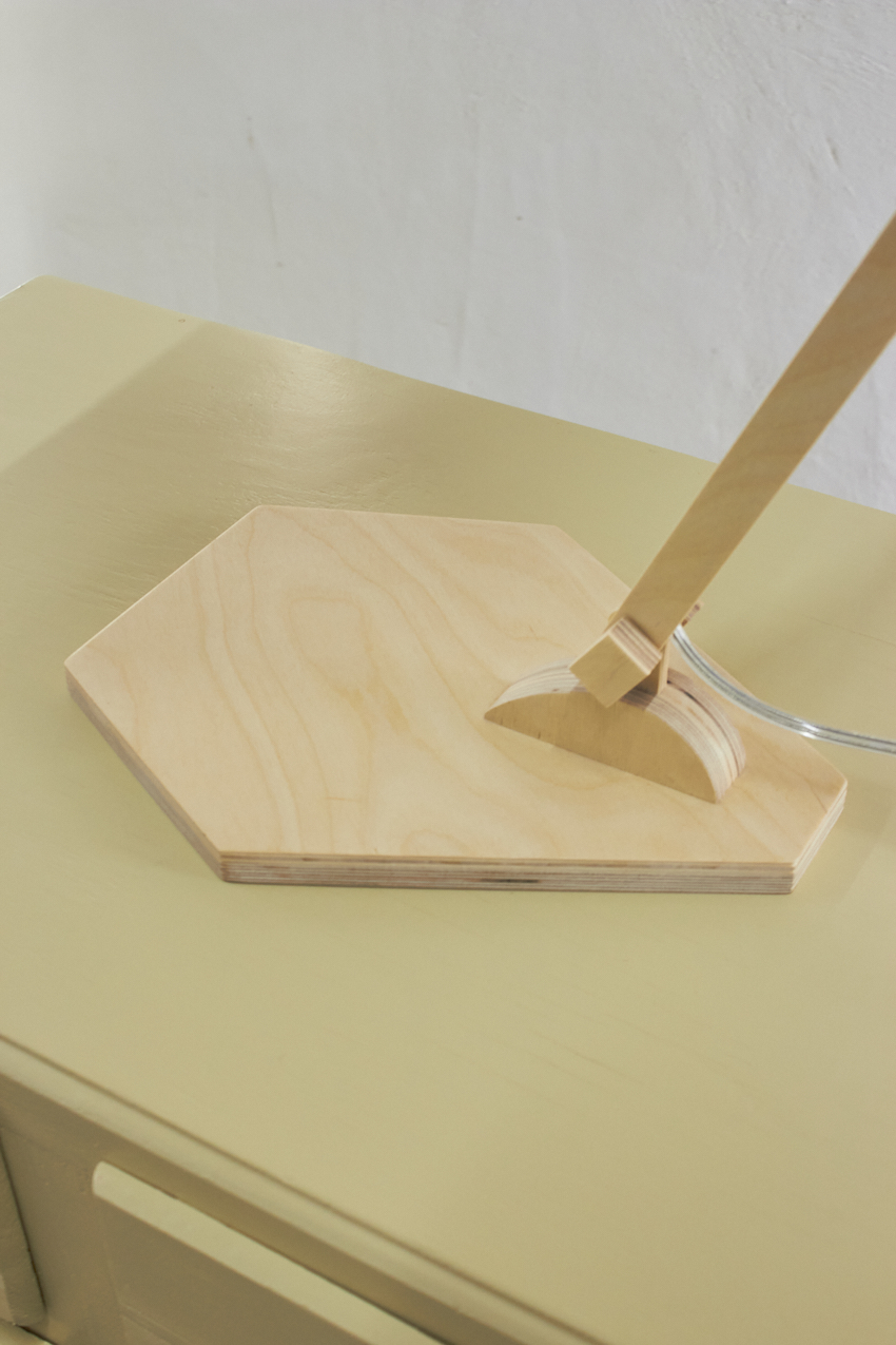 HW9117 - tafellamp van berkenhout -05