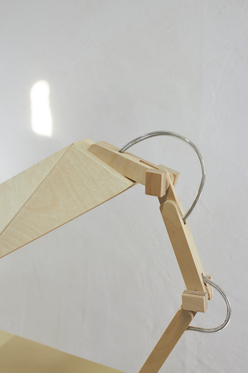 HW9117 - tafellamp van berkenhout -06