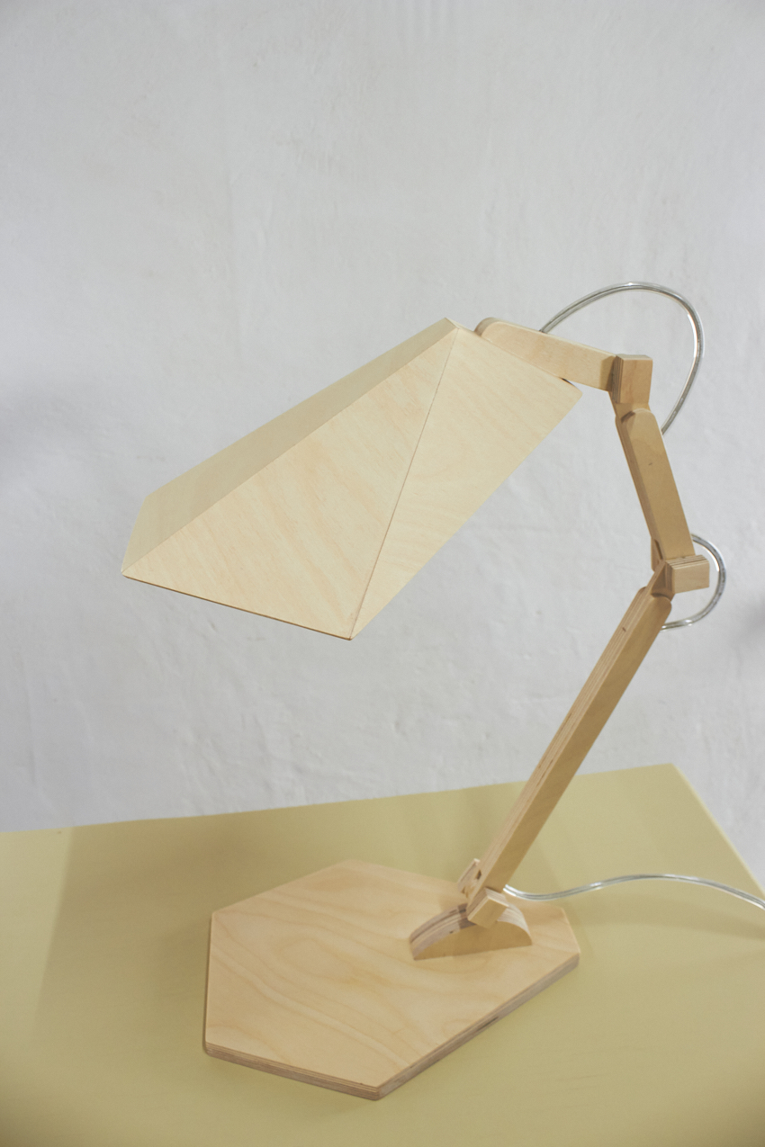 HW9117 - tafellamp van berkenhout -07