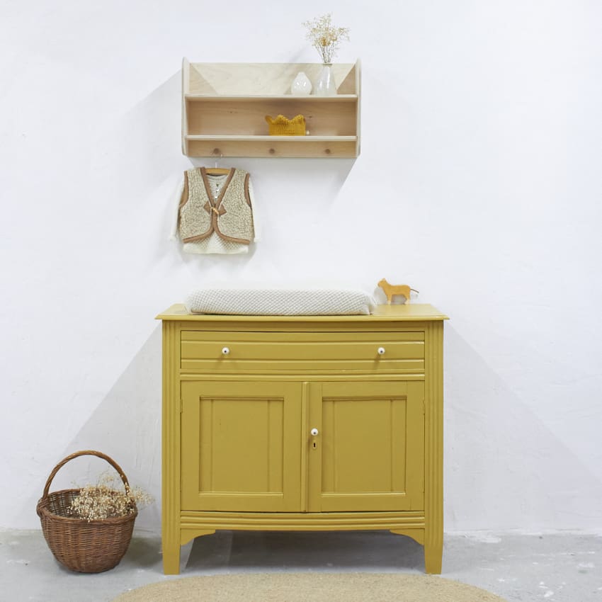 2538-1-Vintage-commode-in-Saffraan-Firma-Zoethout-00