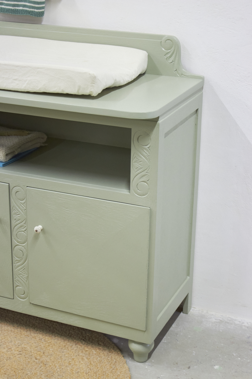 2588---Vintage-commode-in-Artisjok---Firma-Zoethout-03