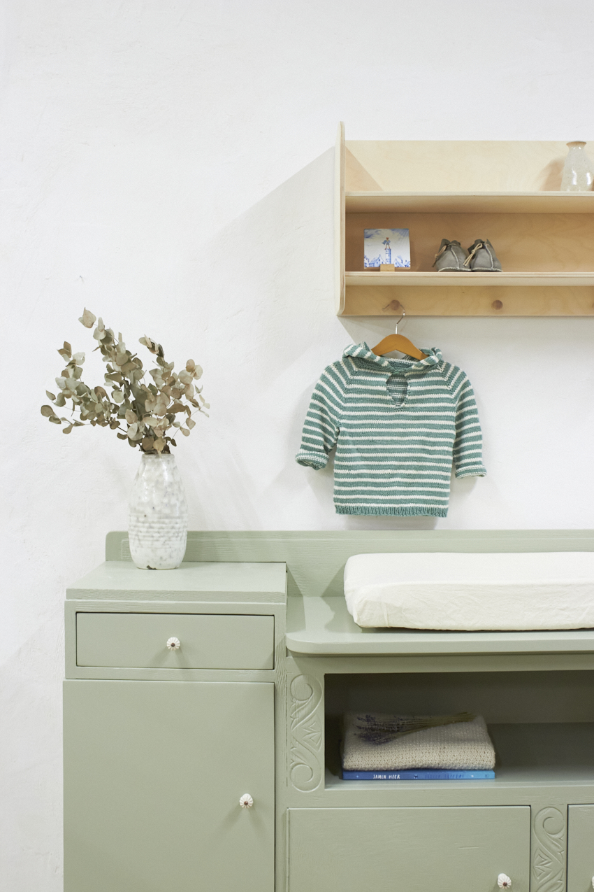 2588---Vintage-commode-in-Artisjok---Firma-Zoethout-05