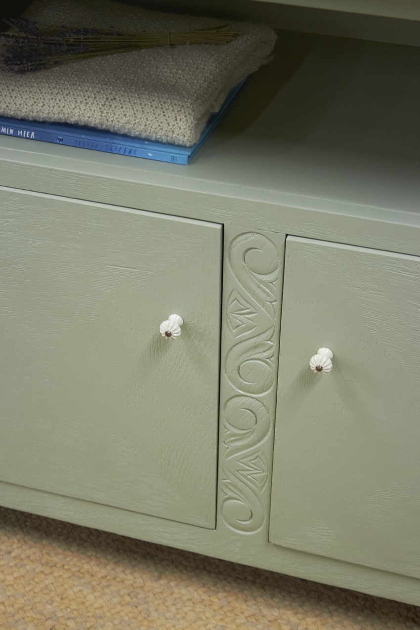 2588---Vintage-commode-in-Artisjok---Firma-Zoethout-07