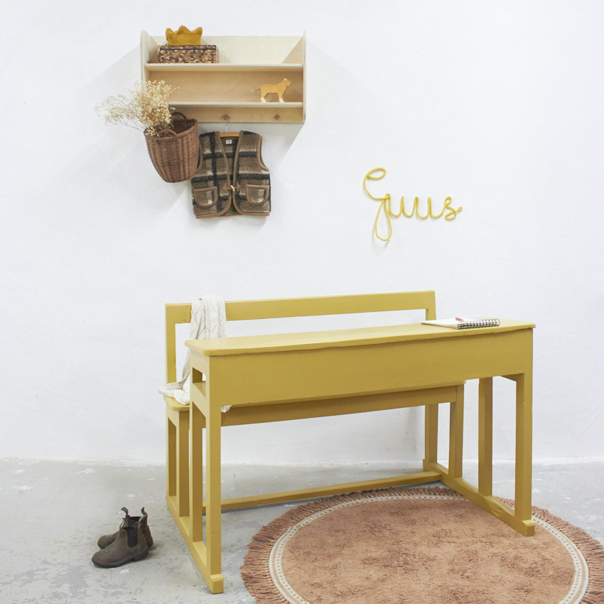 3348 vintage houten schoolbank in de kleur Saffraan