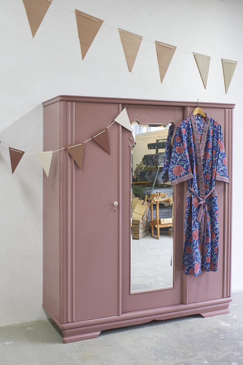 10812-1---Vintage-demontabele-kledingkast-in-bes--Firma-Zoethout-02