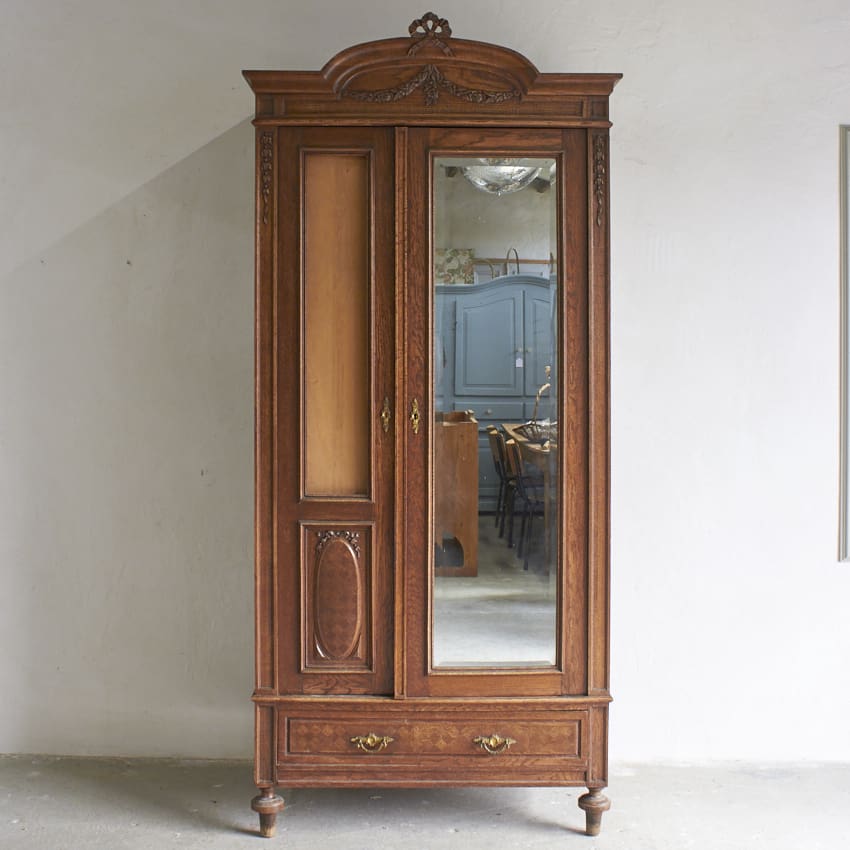 11021 vintage demontabele kast met een spiegel
