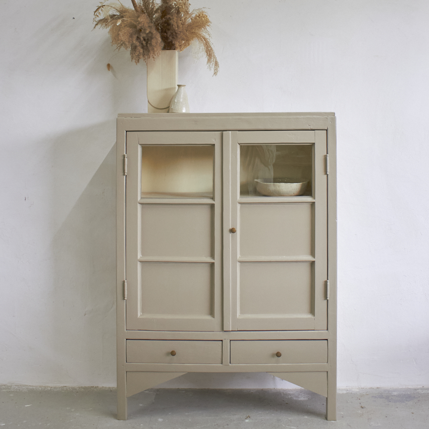 11034 vintage vitrine kastje in Amandel kleur