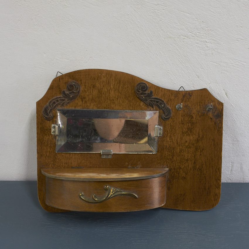 6267 Vintage hangkastje met bakje en spiegel