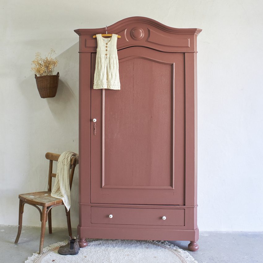 10926-1-Demontabele-vintage-1-deurs-kast-in-de-kleur-Karmozijn-Firma-Zoethout-00.jpg