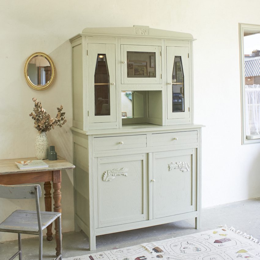 10975-1 vintage buffetkast en of commode in Voorjaar kleur