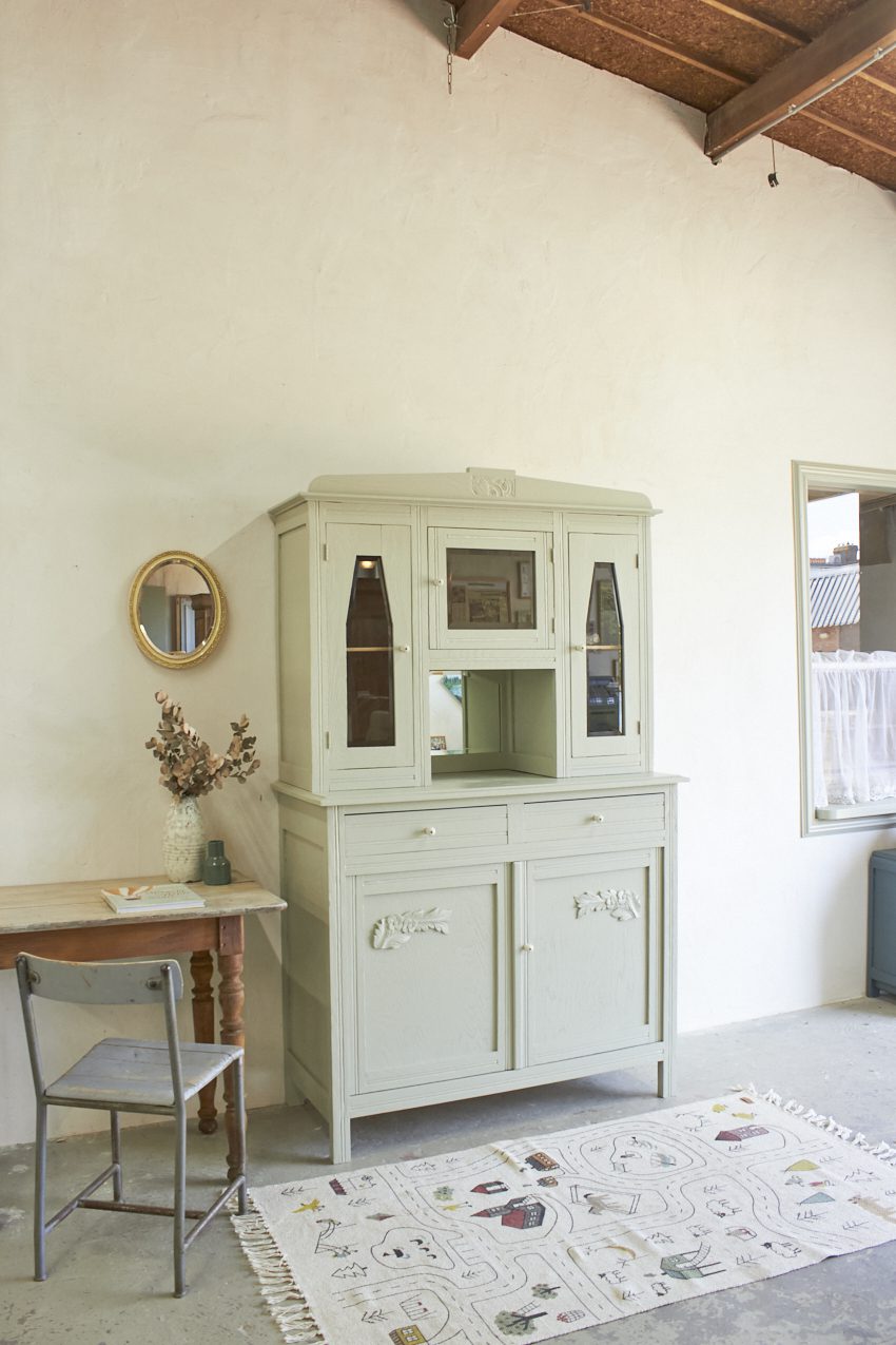 10975-1---Vintage-buffetkast-en-of-commode-in-Voorjaar-kleur---Firma-Zoethout-01