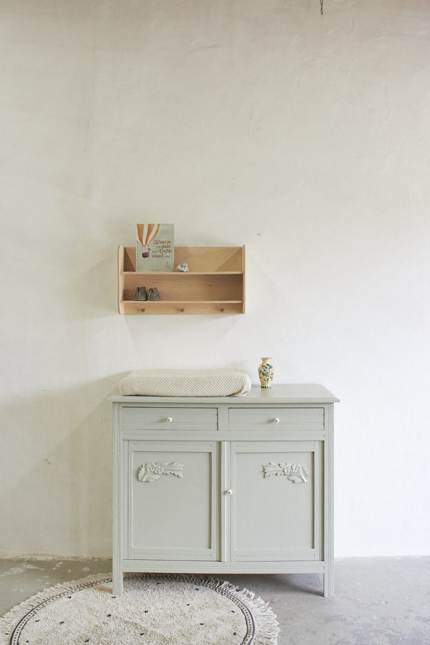 10975-1---Vintage-buffetkast-en-of-commode-in-Voorjaar-kleur---Firma-Zoethout-012