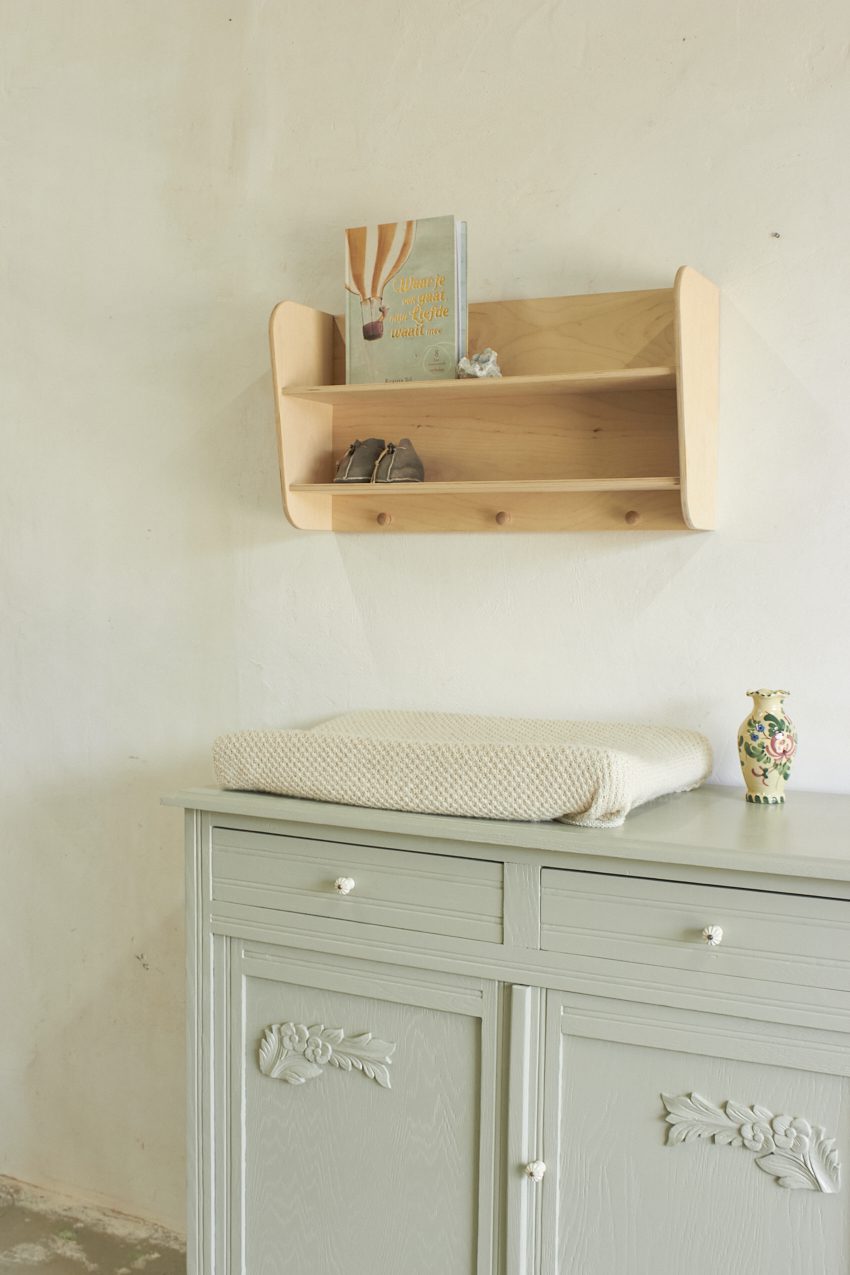 10975-1---Vintage-buffetkast-en-of-commode-in-Voorjaar-kleur---Firma-Zoethout-015