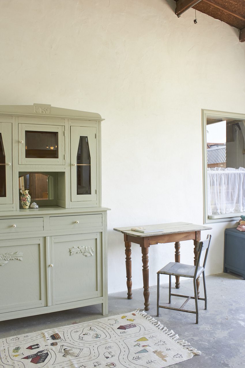 10975-1---Vintage-buffetkast-en-of-commode-in-Voorjaar-kleur---Firma-Zoethout-08