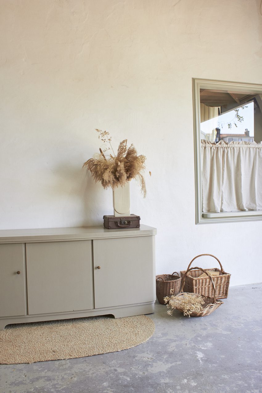 11038-1---Vintage-dressoir-in-Amandel-kleur---Firma-Zoethout-01