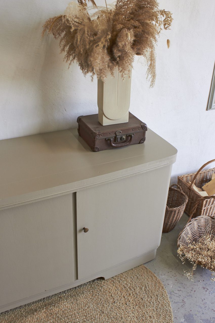 11038-1---Vintage-dressoir-in-Amandel-kleur---Firma-Zoethout-06