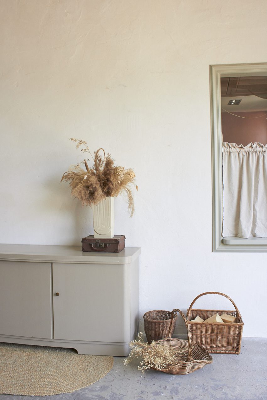 11038-1---Vintage-dressoir-in-Amandel-kleur---Firma-Zoethout-07