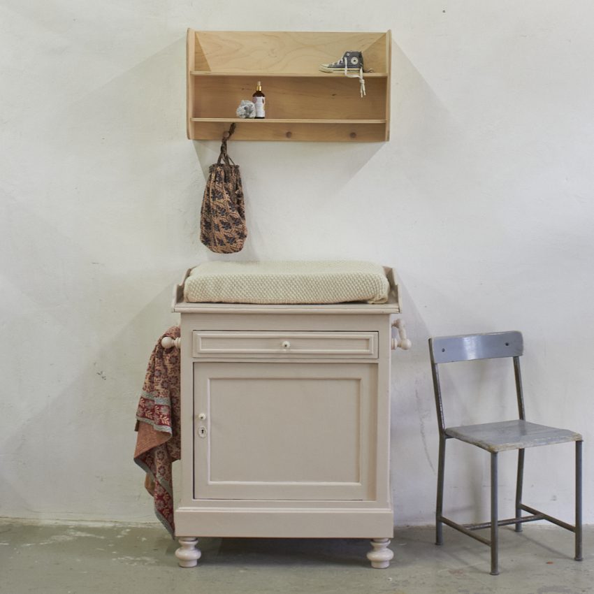 2606-1 vintage commode in Bloesem kleur